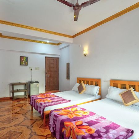 Om Sai Guest House Калангуте Екстериор снимка