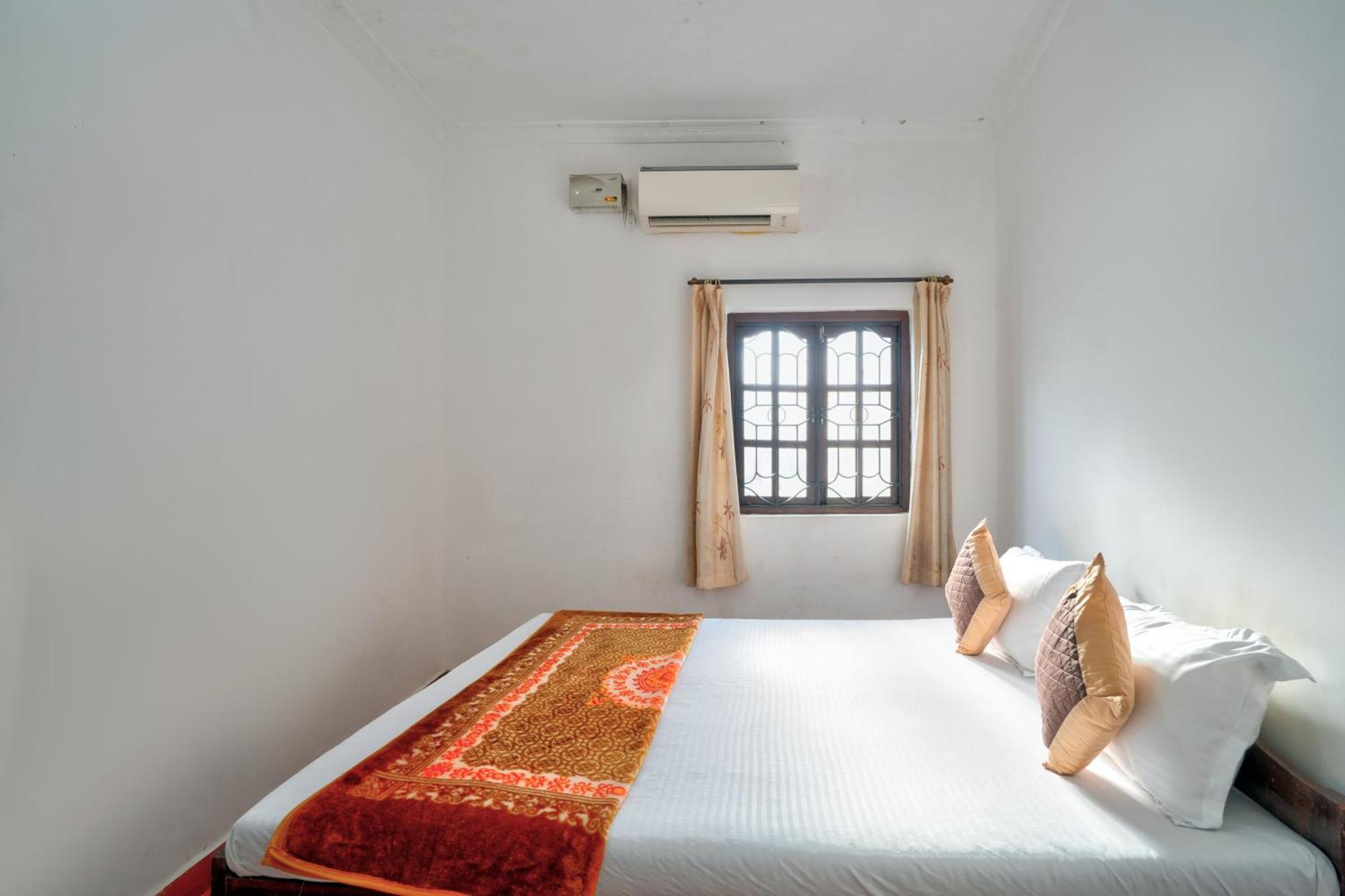 Om Sai Guest House Калангуте Екстериор снимка