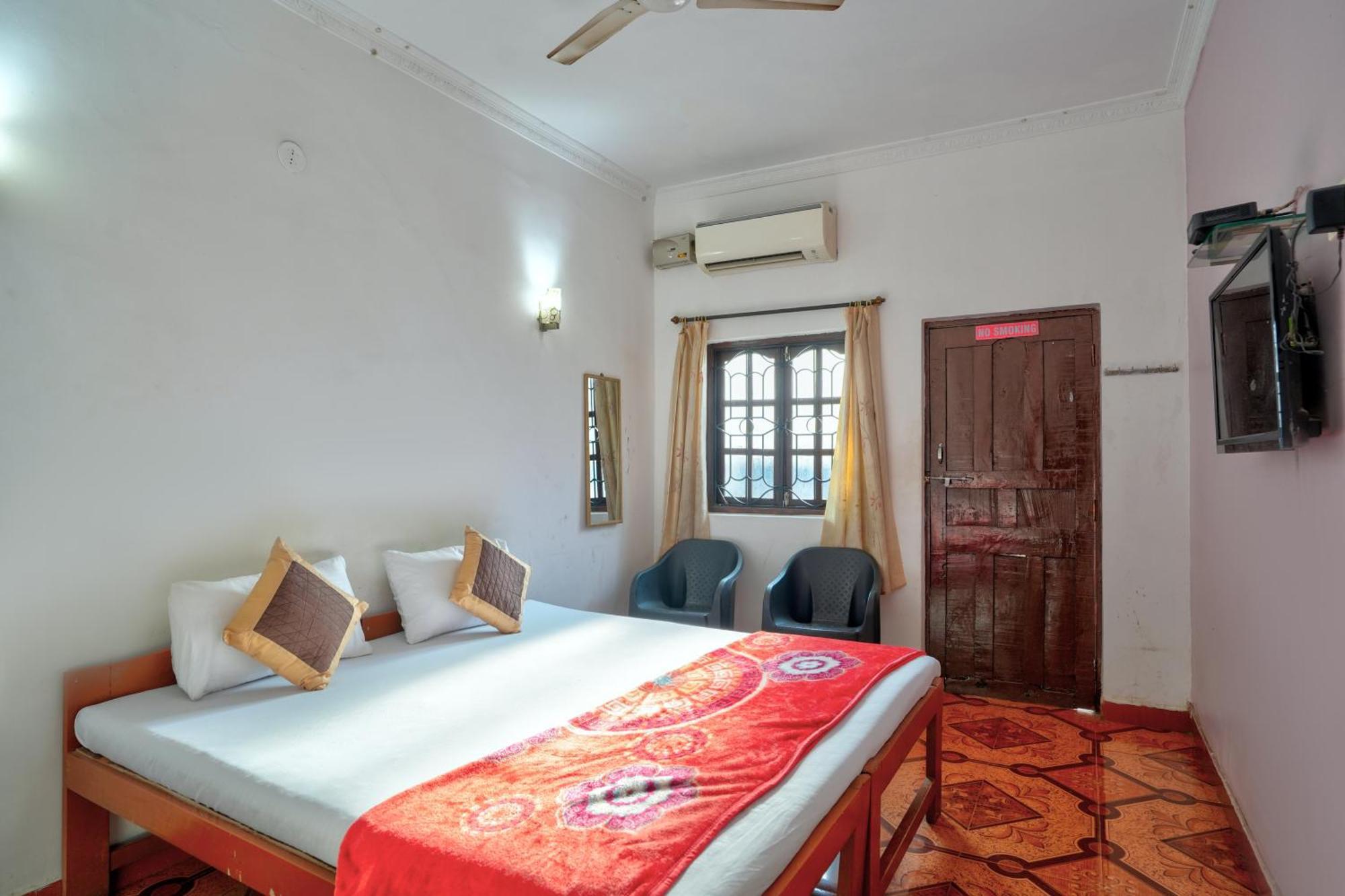 Om Sai Guest House Калангуте Екстериор снимка