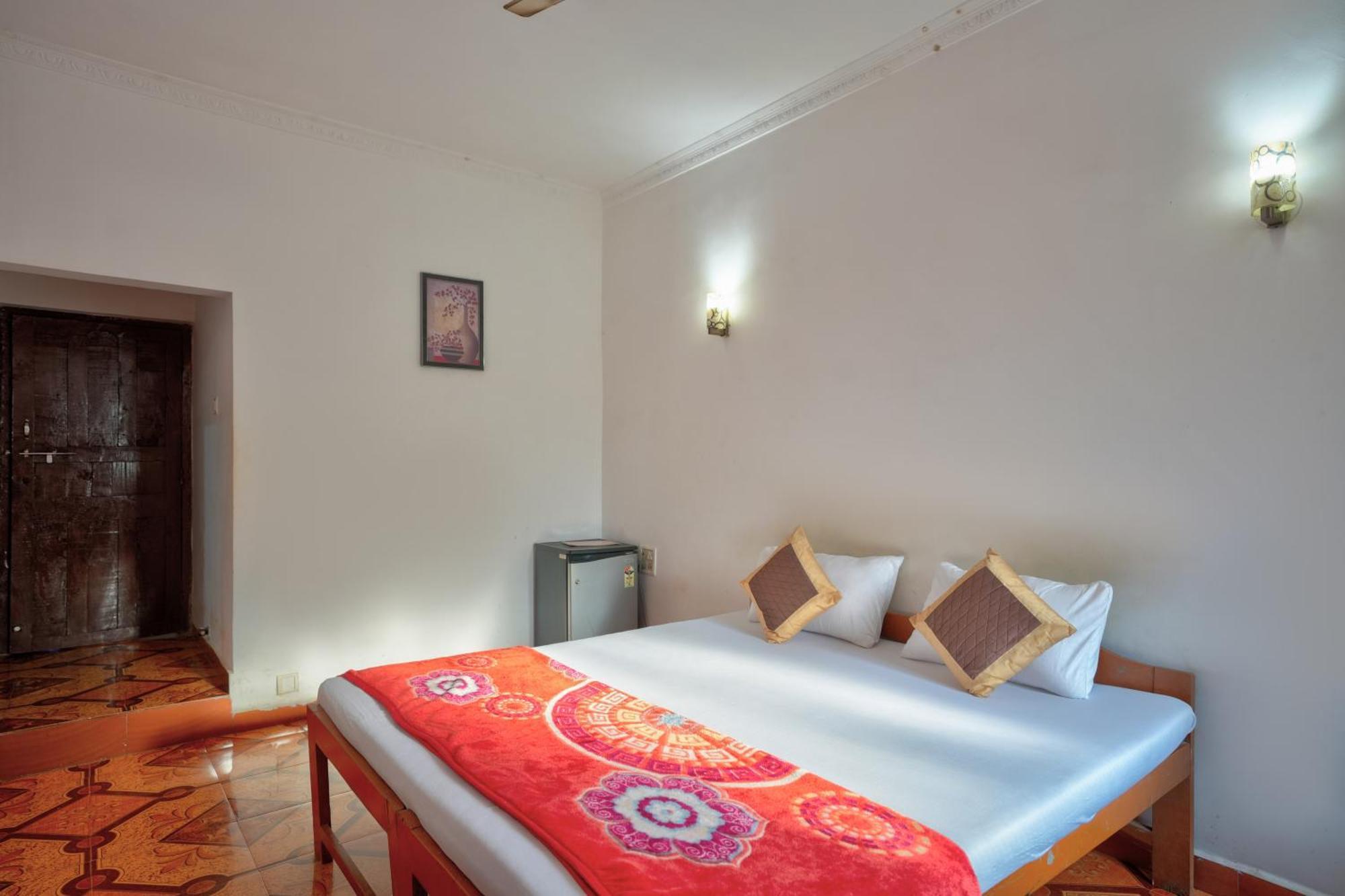 Om Sai Guest House Калангуте Екстериор снимка