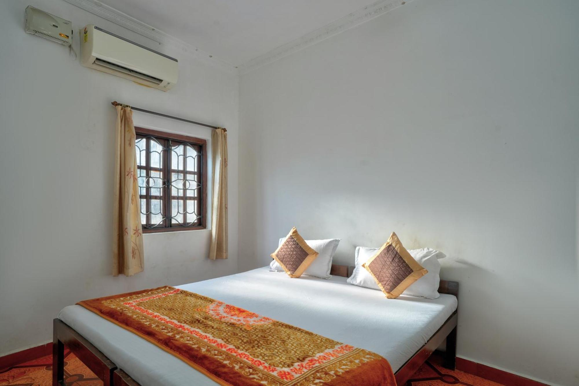 Om Sai Guest House Калангуте Екстериор снимка