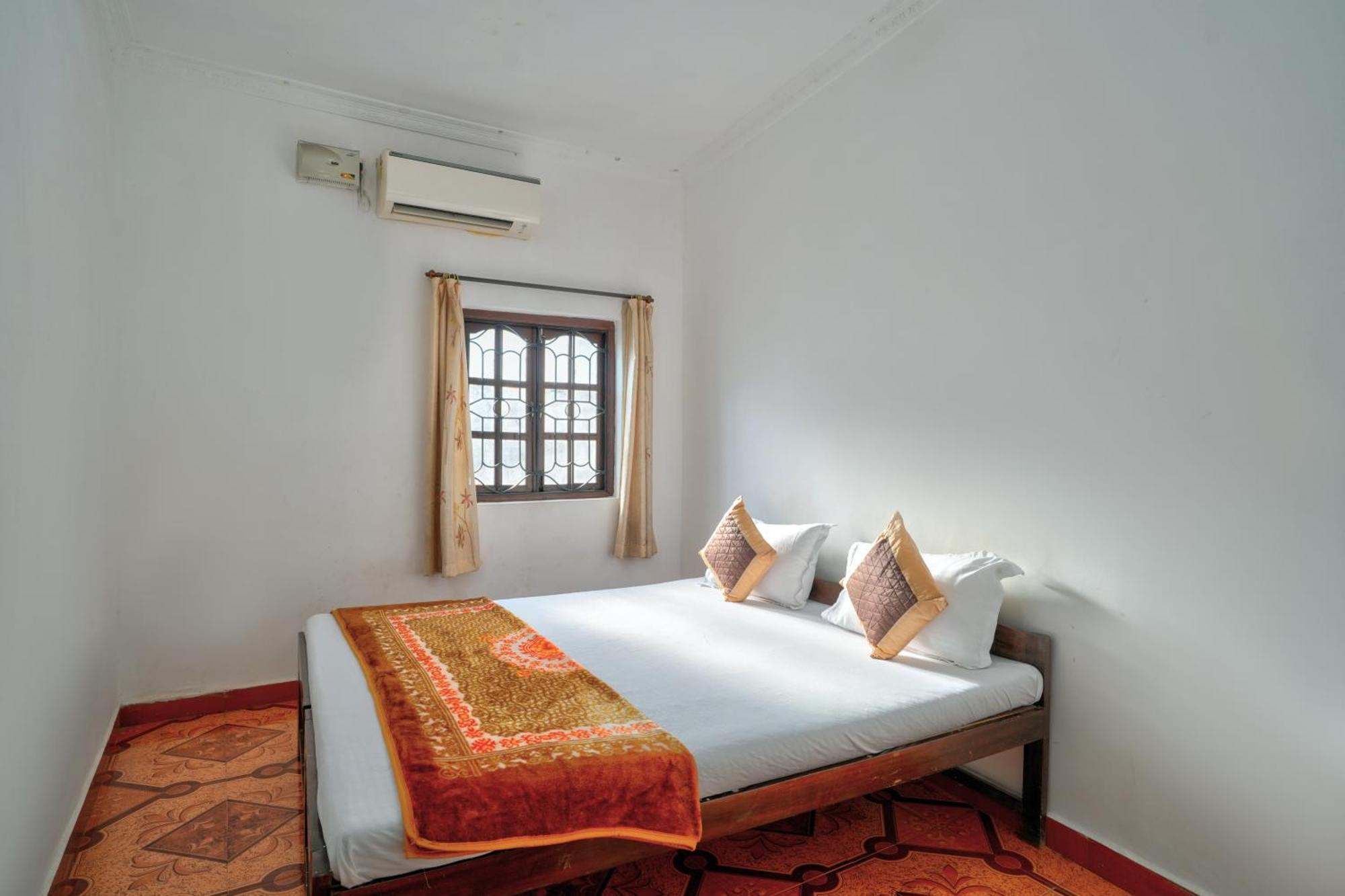 Om Sai Guest House Калангуте Екстериор снимка